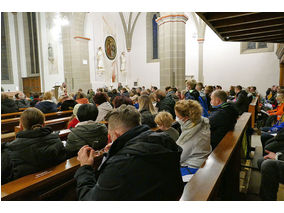 Sankt Martin Laternenumzug durch die Stadt (Foto: Karl-Franz Thiede)